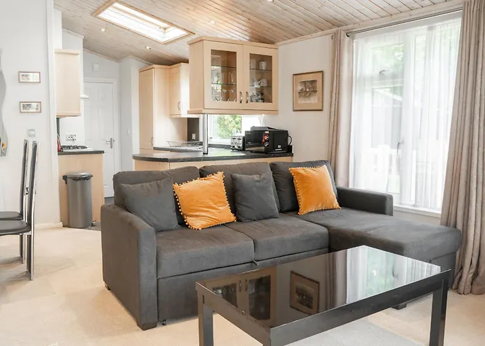 Recently Updated Lodge Near Chester City Centre - For Up To 6