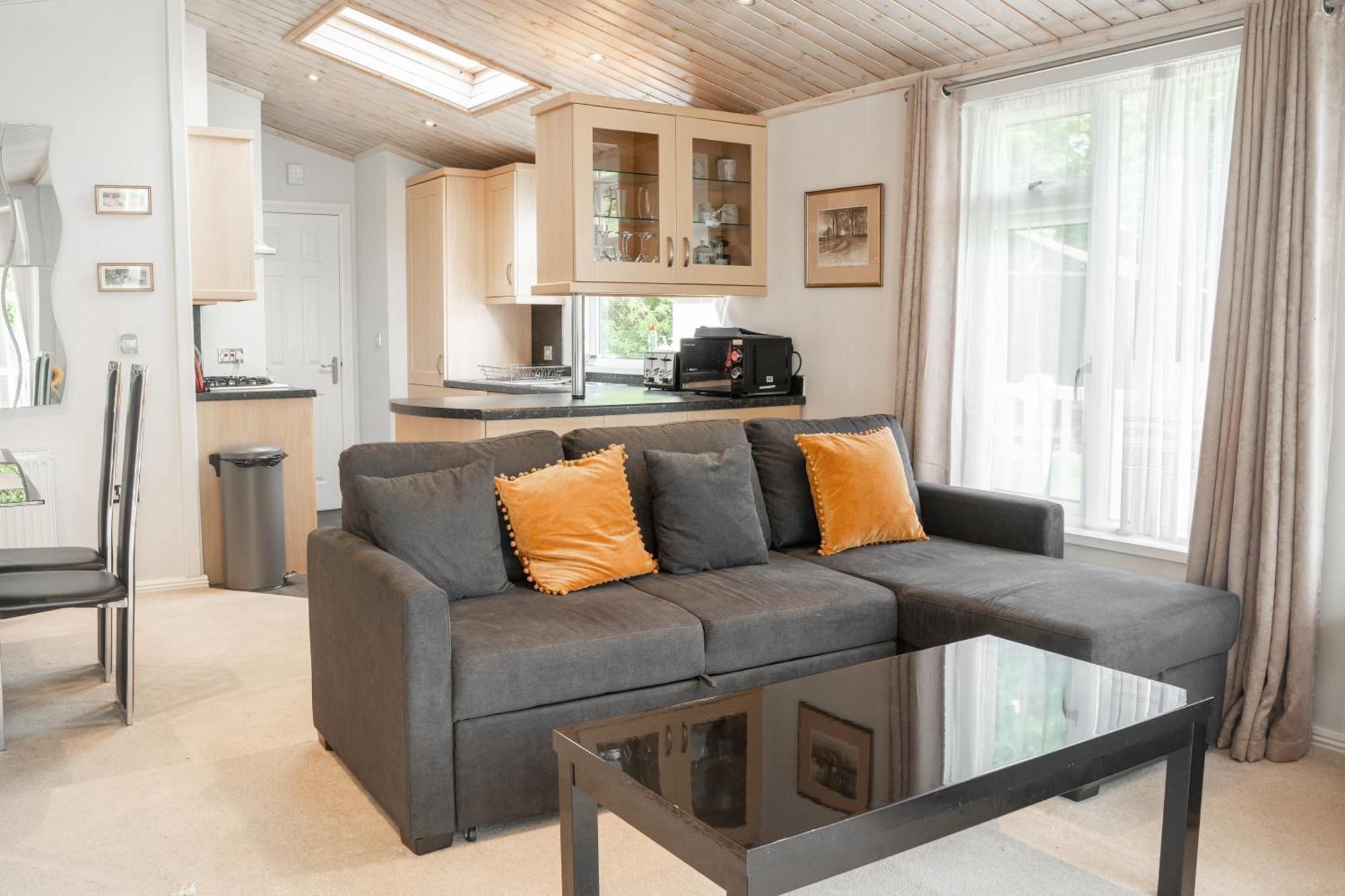 Recently Updated Near Centre - For Up To 6 Holiday home *