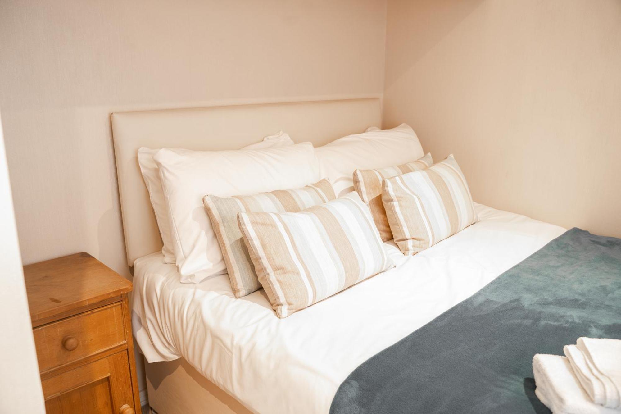 Recently Updated Near Centre - For Up To 6 Chester